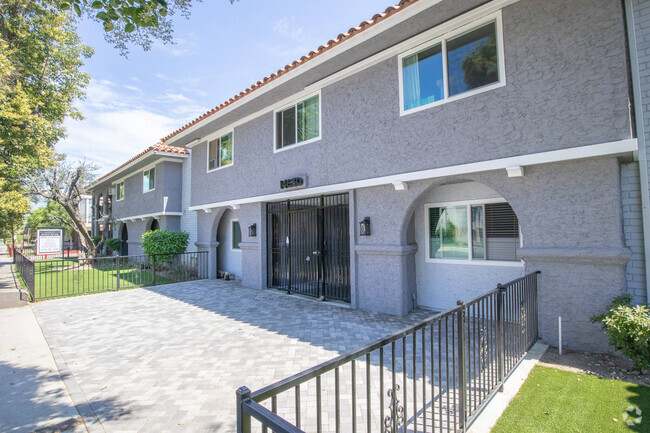 Building Photo - Saticoy Royale Rental