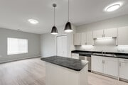 1 BR, 1 BA, 684 SF