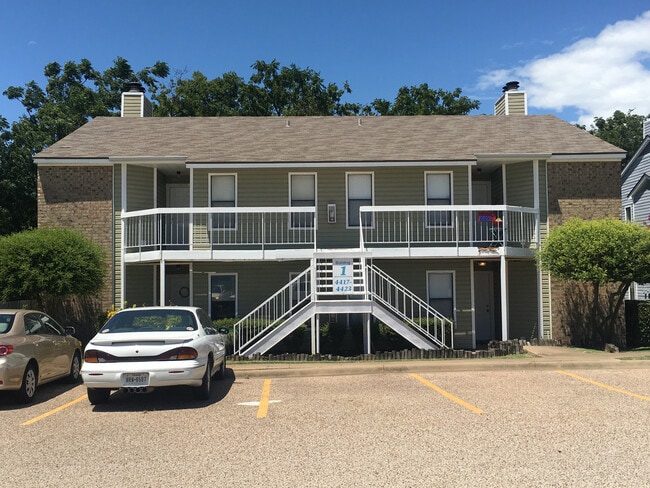 Building Photo - FEEL AT HOME AT LAKE SHORE VILLAS APARTMENTS *UPSTAIRS*