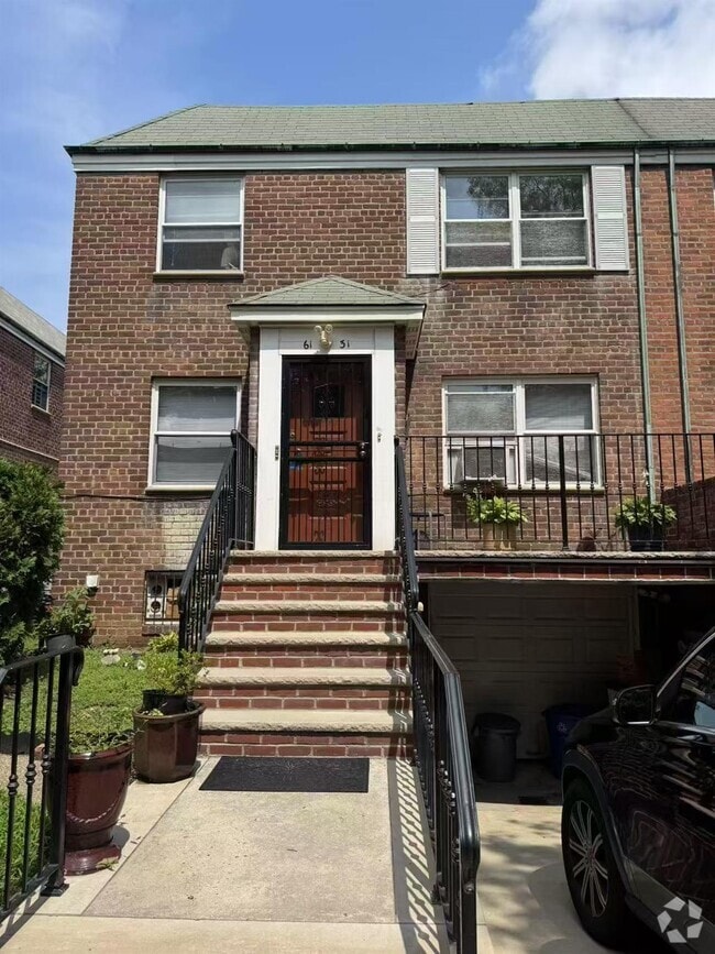 Building Photo - 61-31 185th St Unit 2nd Floor Rental