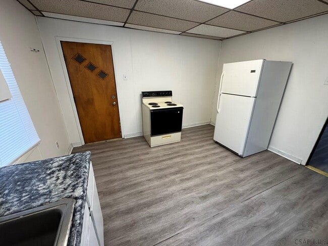 Photo - 530 Naylor Rd