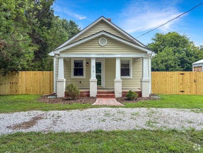 Building Photo - 2 Bedroom House in Chesterfield, VA