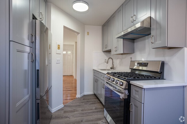 1BR, 1BA - 700SF Kitchen - Beaver Brook Gardens