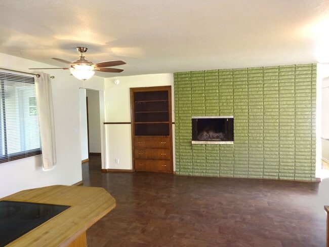 2485 Polk St