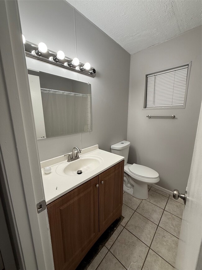 Photo - 5519 Mendota Ln