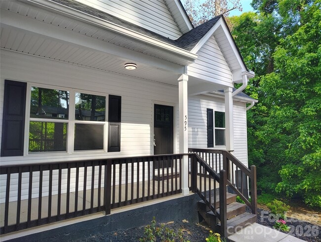 Photo - 595 Foxwood Dr SE