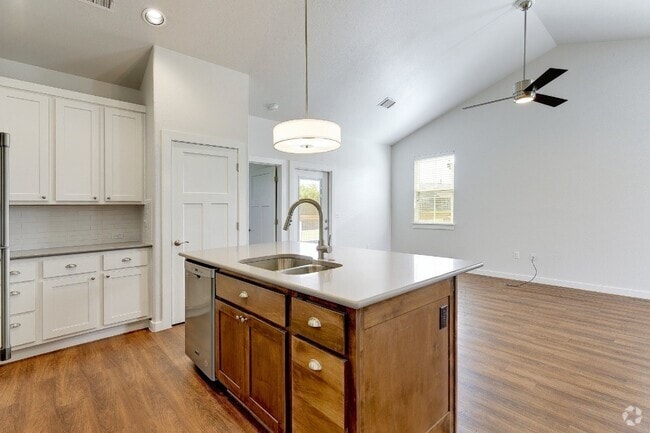 Building Photo - 400A Rose Dr Rental