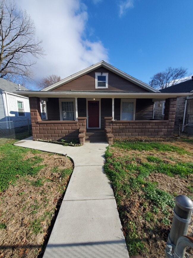 Building Photo - 2 Bedroom on Powell Ave Rental