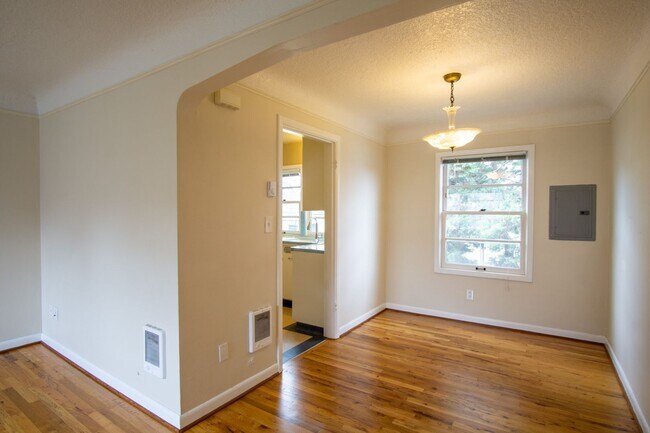 Photo - Fabulous Nob Hill 1Bdr Corner Apartment in Courtyard Building! Unidad 2411