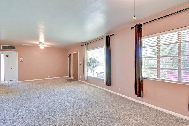 Photo - 6804 E 6th St