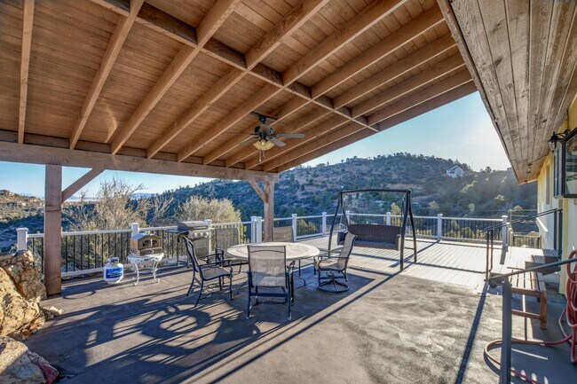 Photo - 1520 Willow Way