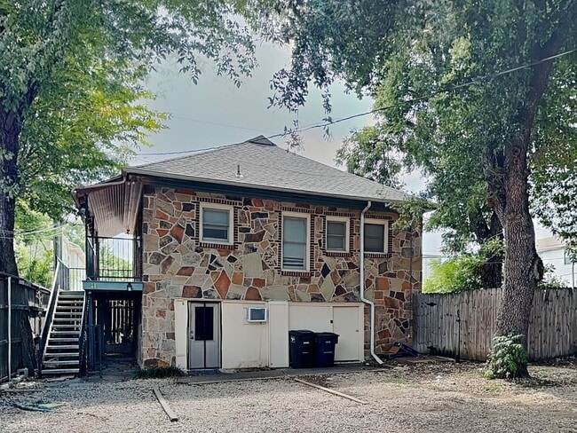 Building Photo - 3333 W 5th St Unit A