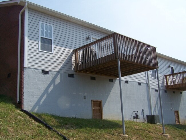 Photo - 2 bed, 2 bath, 2 car garage one level townhouse in West Knoxville
