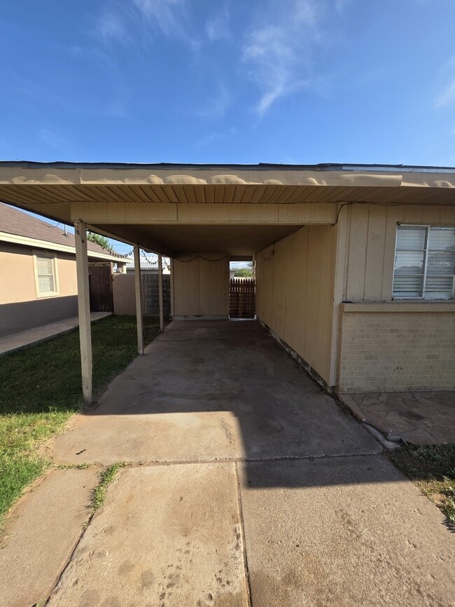 Photo - 3 bed 1 bath home, move in ready!