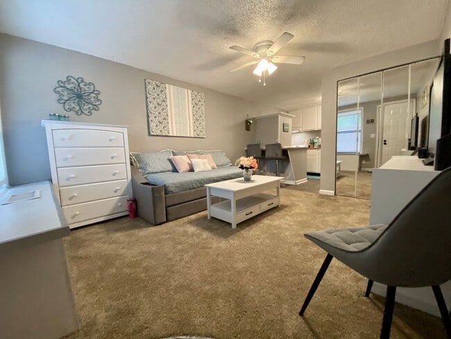 Bentwood Apartments