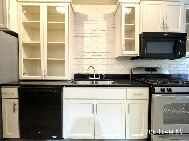 Photo - 710 W 48th St Unit 101