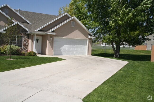 Building Photo - 4 Bed/3 Bath by Geneva Rd in Provo Rental