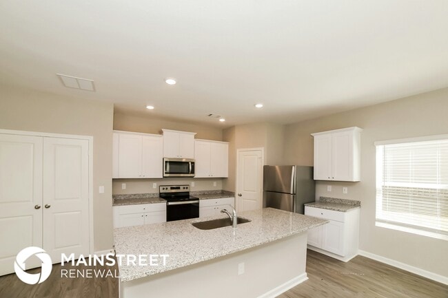 Photo - 517 Firethorn Ct