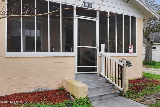 Building Photo - 1018 W 23rd St Rental