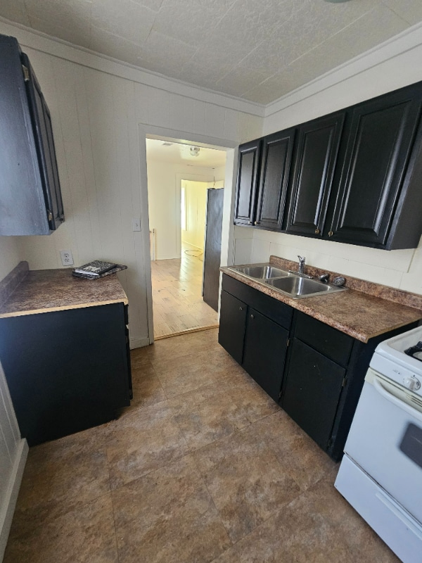 Building Photo - 321 W Elm St