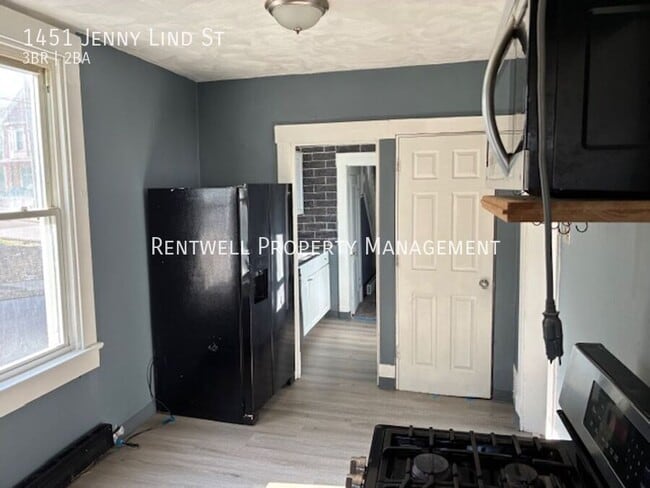 Photo - 1451 Jenny Lind St