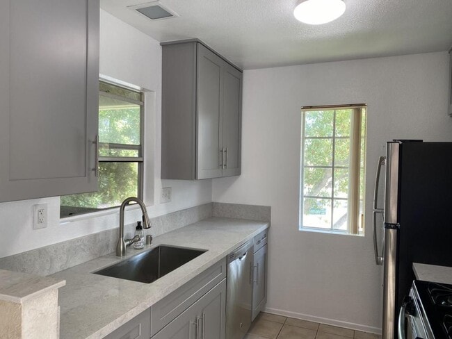 Building Photo - 10894 Aderman Ave Rental