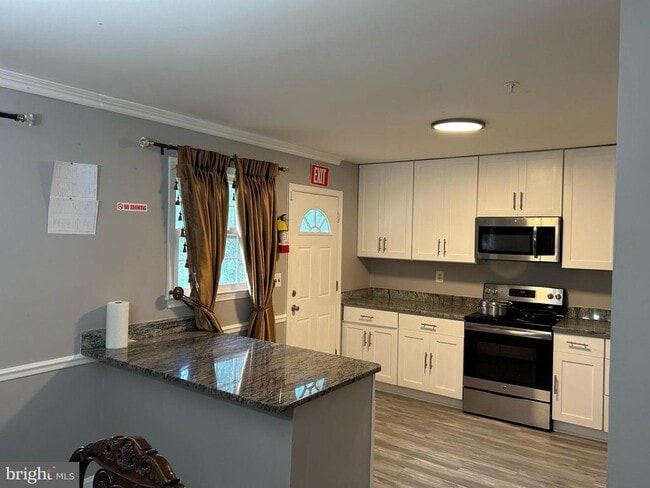 Photo - 10710 Tyrone Dr