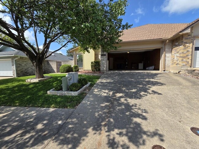 Photo - 445 Florian Dr