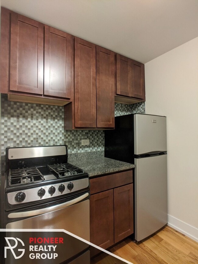 Photo - 563 W Arlington Pl