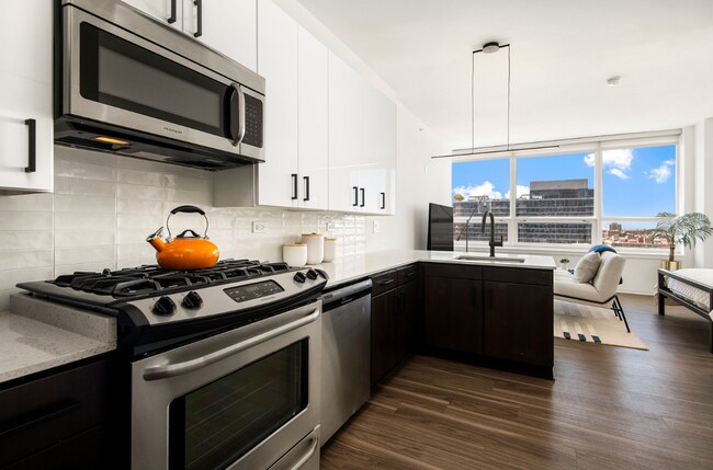 Photo - 779 W Adams St