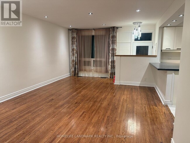 Photo - 307 Axminster Dr