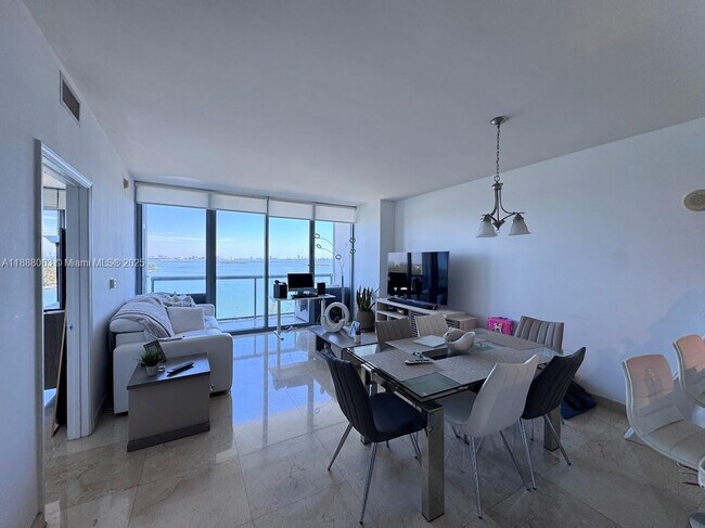 Photo - 601 NE 36th St Unidad 1311