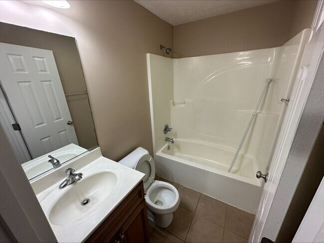 Photo - 401 S Busey Ave