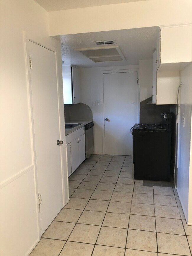 Photo - 2906 Lourdes St
