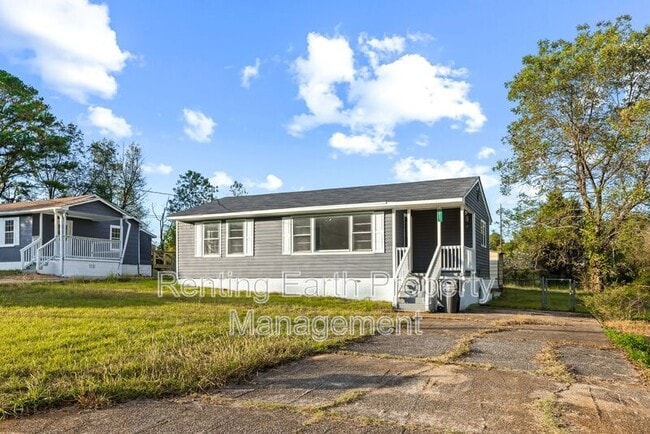 Building Photo - 2421 Circle Dr