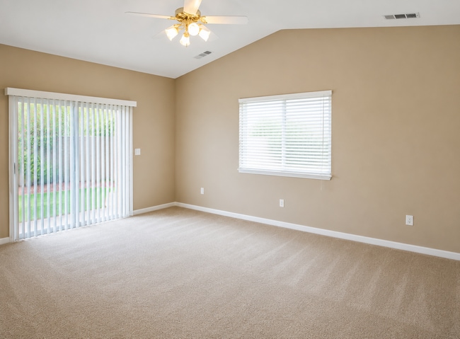 Photo - 967 Golf Ave