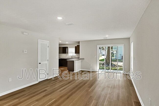 Photo - 1614 State St W