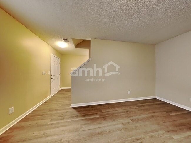 Photo - 110 Macallan Ct