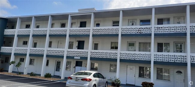 Building Photo - 5931 17th St W Rental