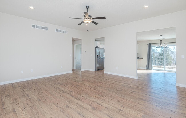 Photo - 720 Promenade Dr