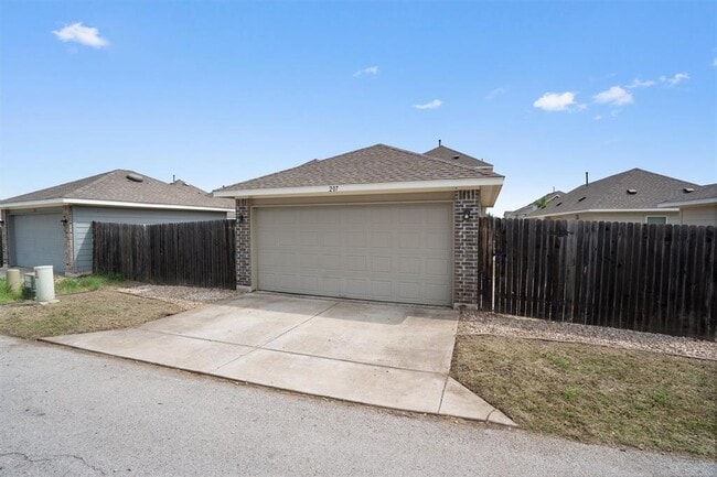 Photo - 207 Wainscot Oak Wy