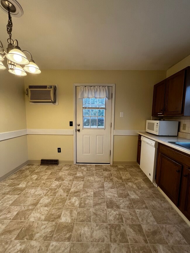 Photo - 817 N Rogers Ave Unit B