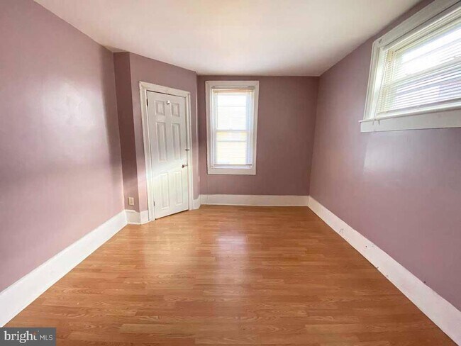 Photo - 1833 W Rockland St