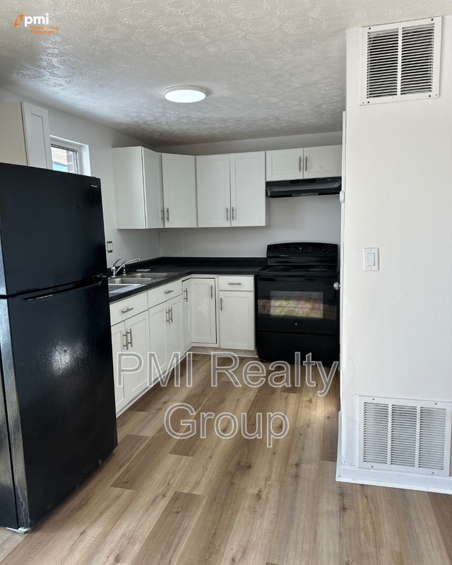 Photo - 600 Commerce Ave NW