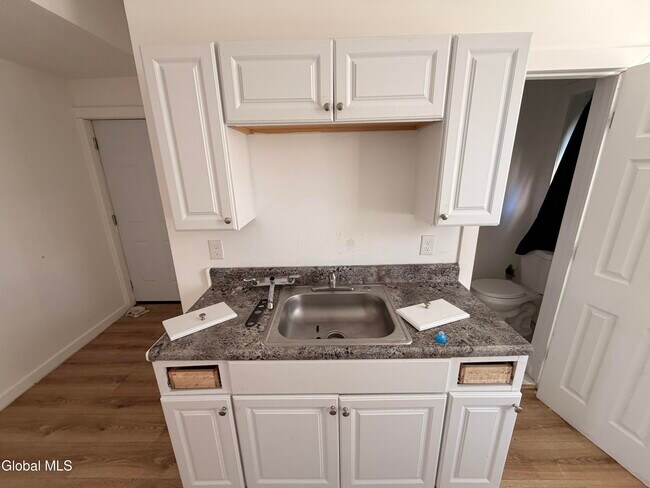 Photo - 8 Gardiner St Unit Mid