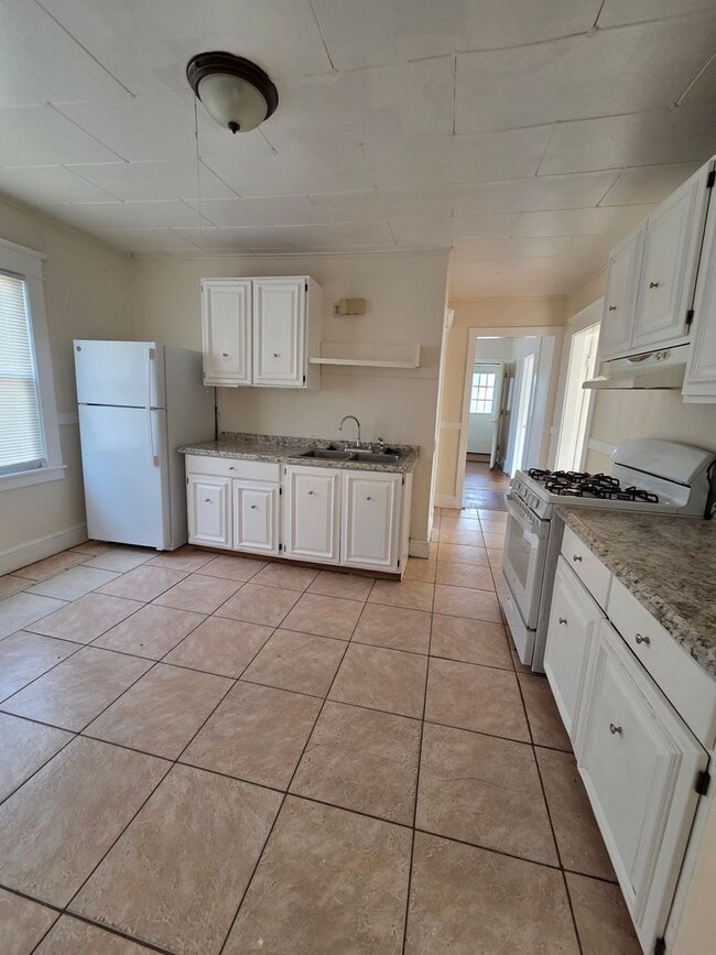 Building Photo - 70-72 Windemere Street Unit 72-2