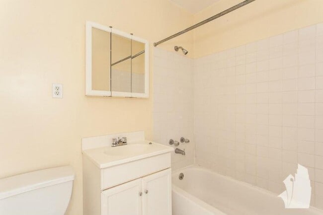 Photo - 1 bedroom in Chicago IL 60657 Unit 1