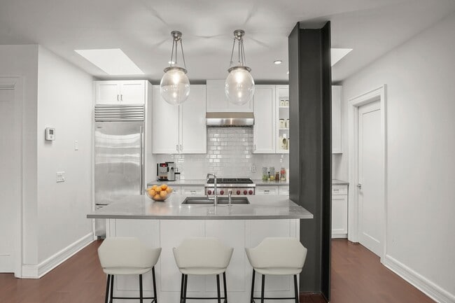 Photo - 409 Greenwich Ave