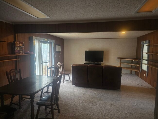 Photo - 3251 W Woodlawn Ave