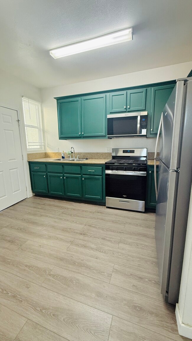Photo - 4760 1/2 Lexington Ave